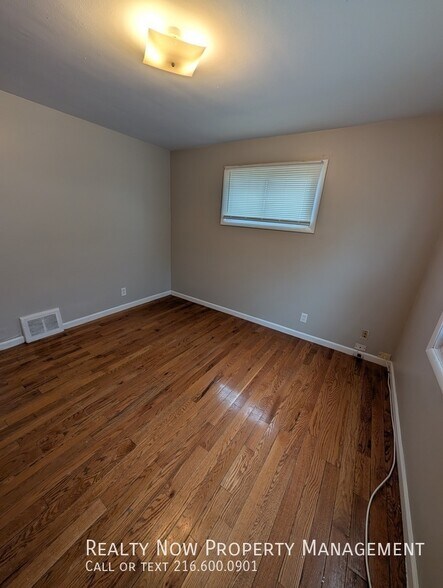 Building Photo - 13604 Oak Park Blvd