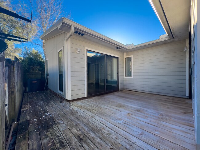 Building Photo - 931 Holbrook Cir