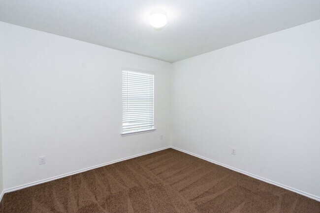 Building Photo - 2622 Summer Ln