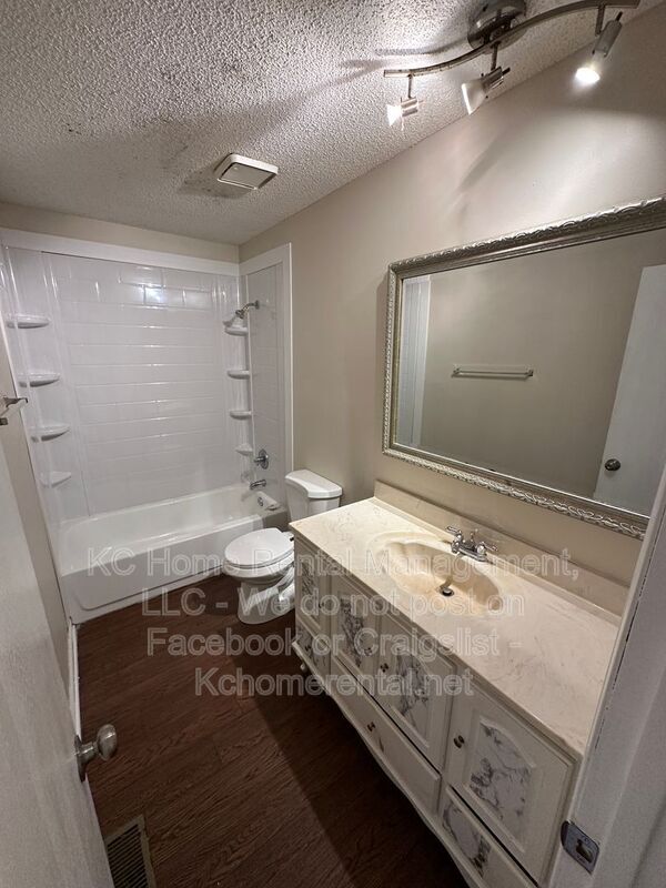 Building Photo - 3910 SW 8th Ter