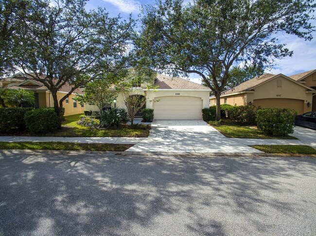 Building Photo - 4 bedroom 3 Bath Pool home in Lakewood Ran...