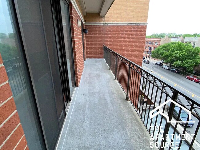 Building Photo - 3125 W Fullerton Ave