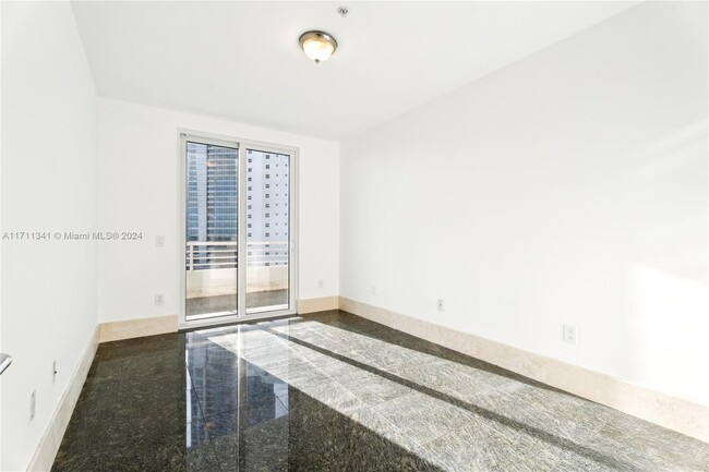 Building Photo - 1402 Brickell Bay Dr