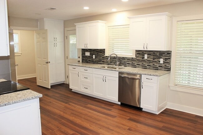 Building Photo - 1601 Faulkner St