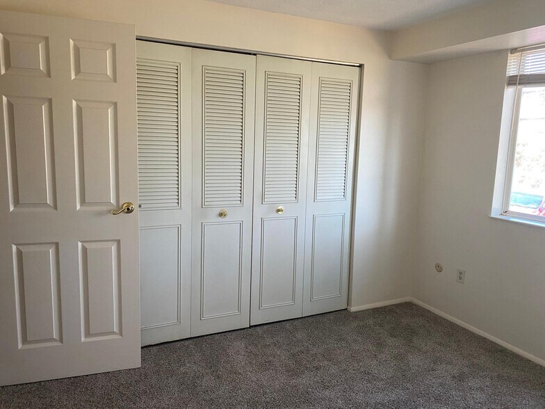 Building Photo - 329 Ridge Point Cir