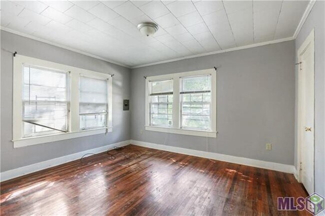 Building Photo - 5921 Byron Ave