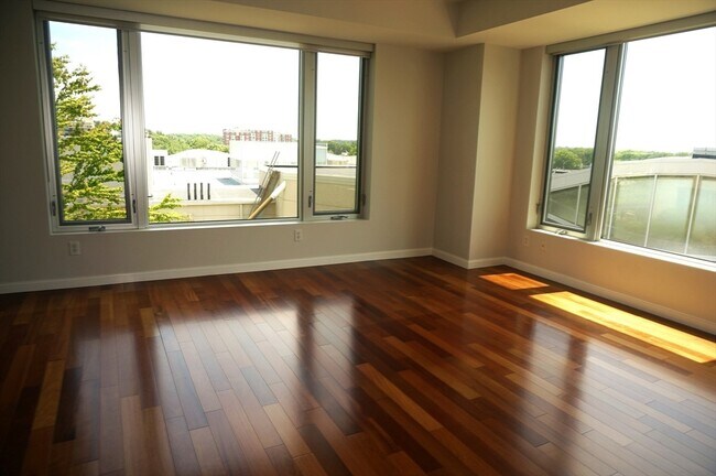 Building Photo - 10-40 Nouvelle Way