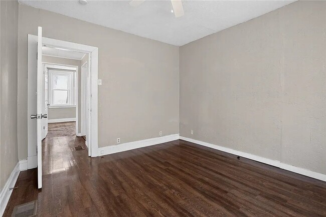Building Photo - 116 Locust St
