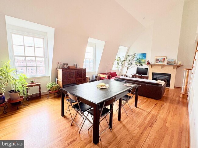 Building Photo - 2125 S St NW