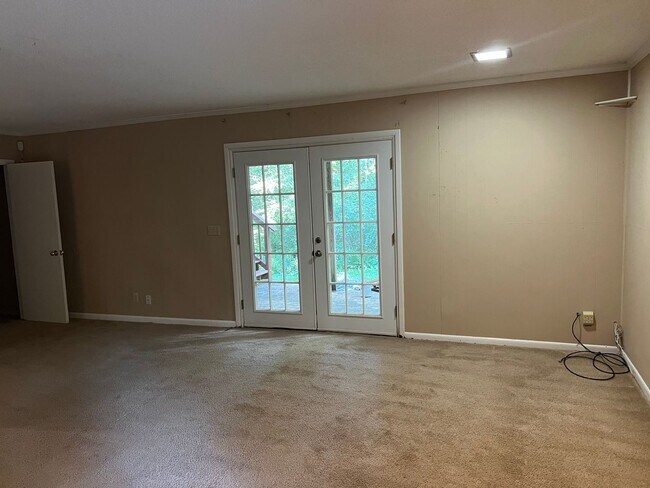 Building Photo - 110 Laurel Cir