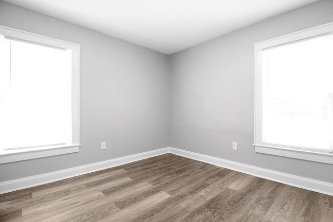 Building Photo - Beautifully Updated 3-Bedroom Home Near Do...