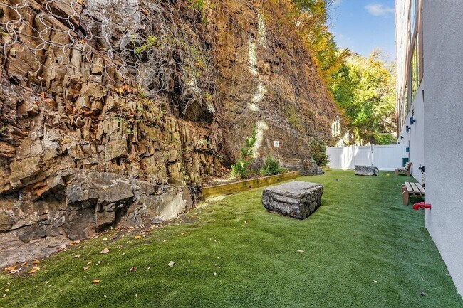 Building Photo - 8701 Churchill Rd