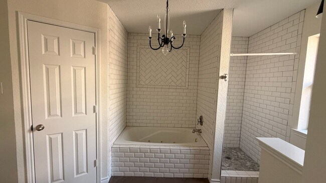 Building Photo - 6708 Basswood Dr