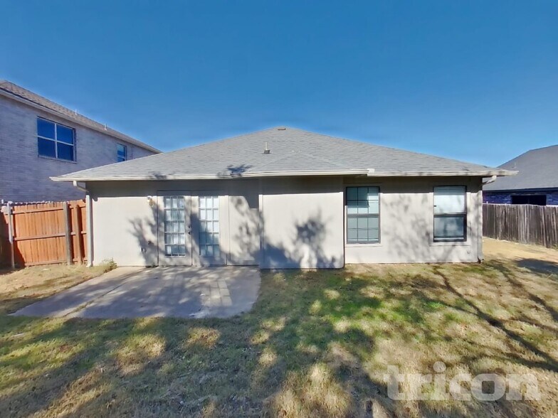 Building Photo - 716 King St