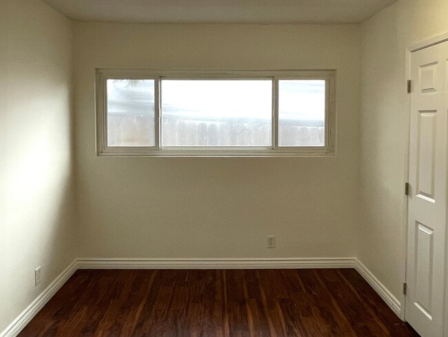 Building Photo - 4553 Huntington Dr N