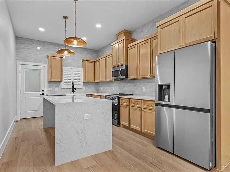Building Photo - 645 Esplanade Ct