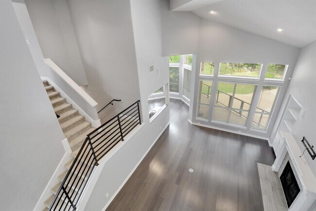 Building Photo - 40 Lovegrass Ln
