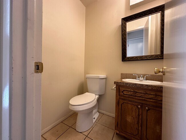 Building Photo - * Move-In Special * * Water Paid ; Washer/...