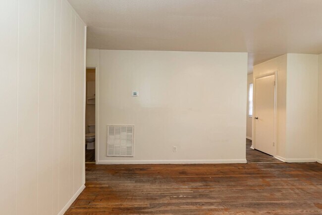 Building Photo - 1210 Truman St