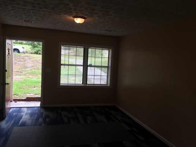 Building Photo - **AVAILABLE NOW**Total Electric East Columbus 4 bedroom/1 bathroom Home for Rent***