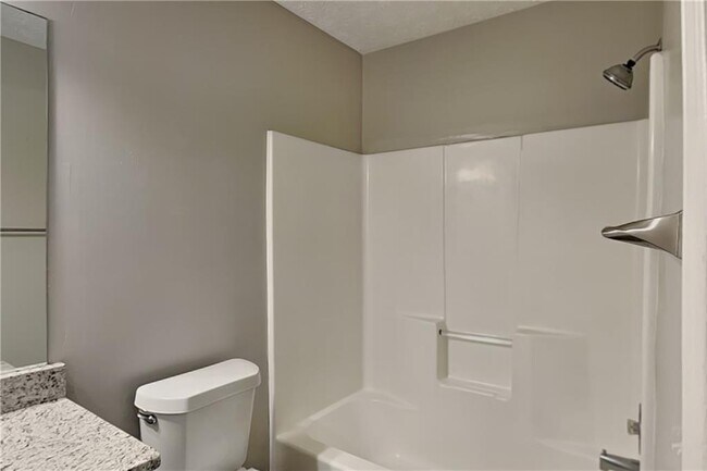 Building Photo - 628 Bluff Dr
