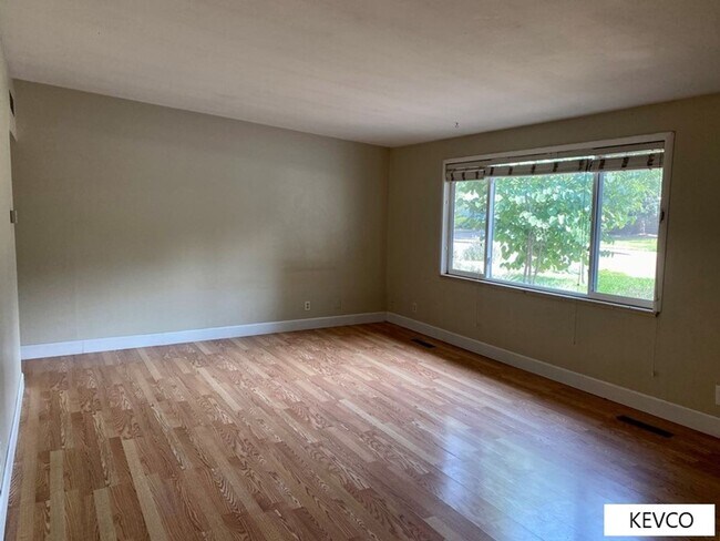 Building Photo - Three Bedroom Home Right By CSU Campus