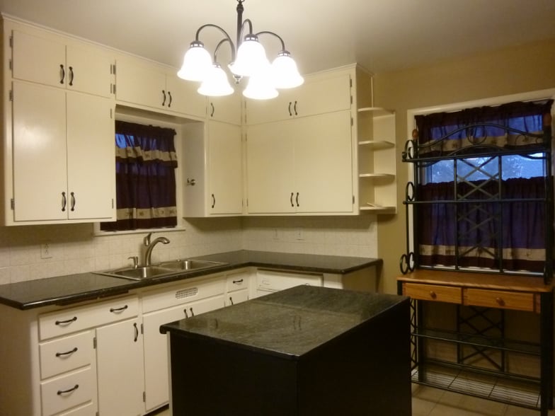 Building Photo - 719 E 35th Ave