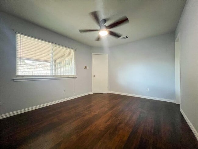 Building Photo - 12004 Thompkins Dr