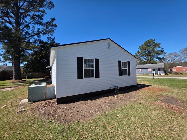 Building Photo - 1001 James St