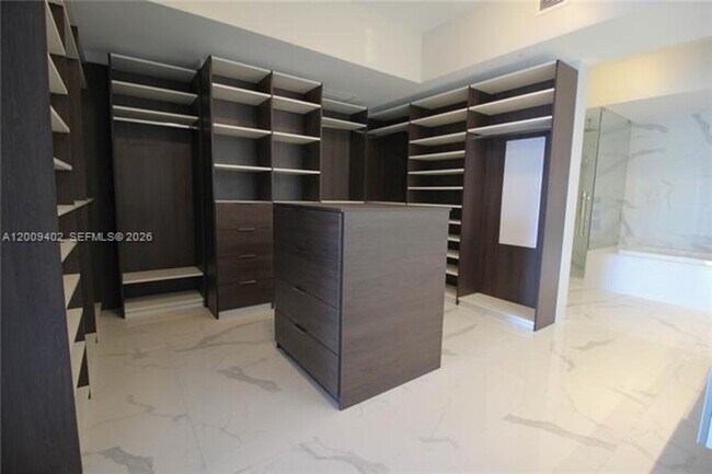Building Photo - 5000 Island Estates Dr
