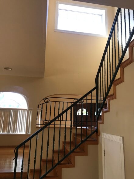 Building Photo - 1304 Mackay Ln