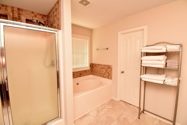 Building Photo - 5691 Apple Grove Rd NE