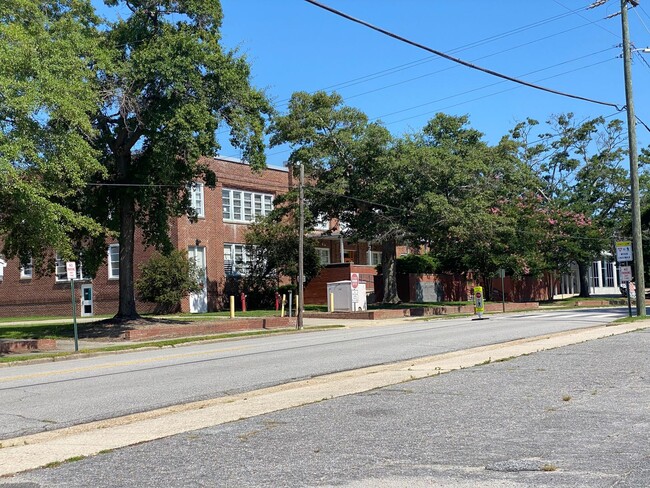 Building Photo - Charming 3 bedroom home in the heart of do...