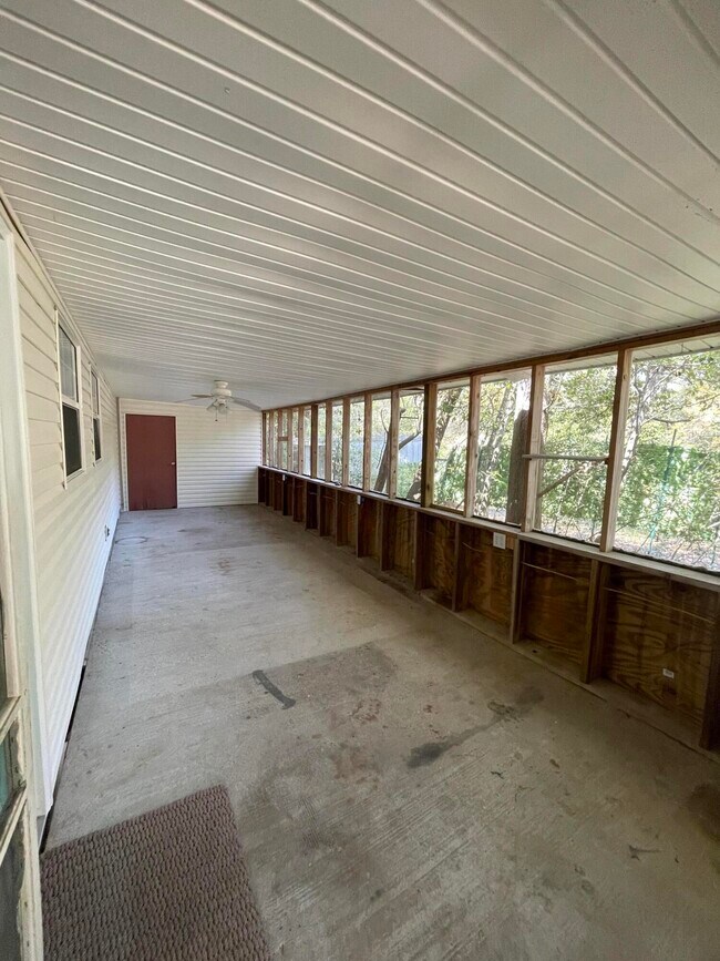 Building Photo - 133 3rd St