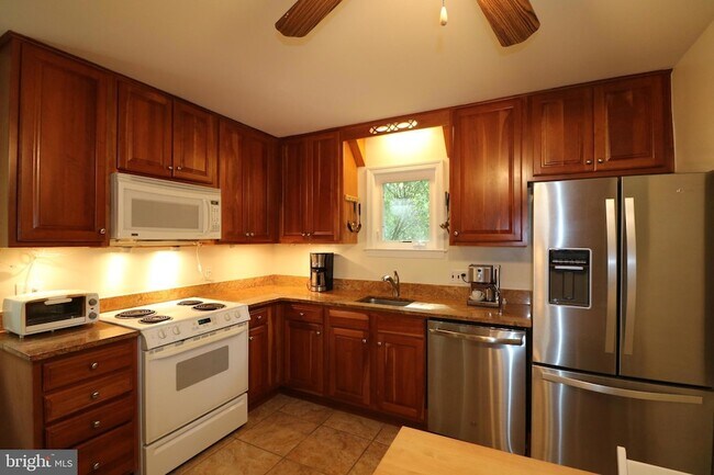 Building Photo - 6703 Rannoch Rd