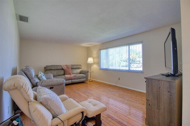 Building Photo - 1837 Princeton Dr