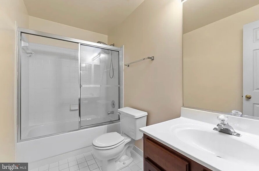 Building Photo - 5 Sarasota Dr