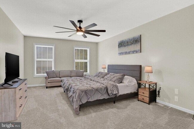 Building Photo - Spacious 4BR House in Lewisberry