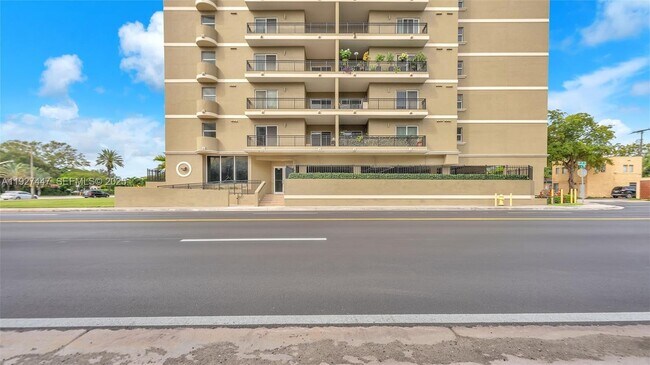 Building Photo - 120 Douglas Rd