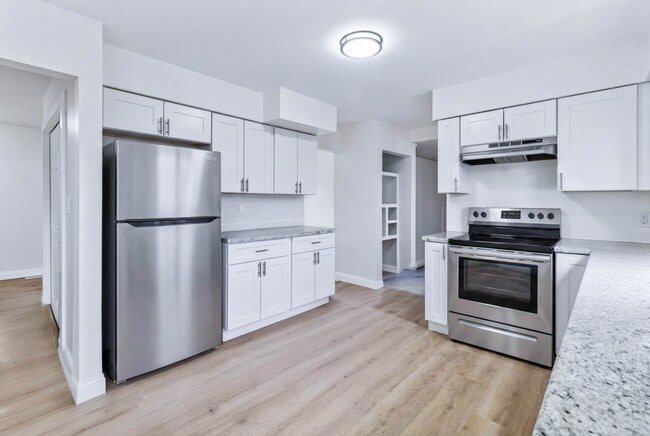 Building Photo - 3233 Wolcott St