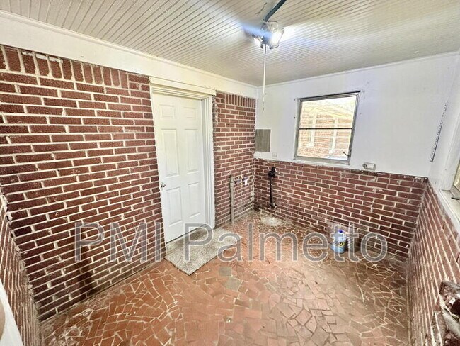 Building Photo - 3727 Maybank St