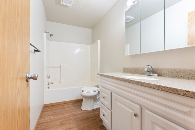 Building Photo - Beautiful 4bed/2.5bath - 1/2 OFF First months rent!