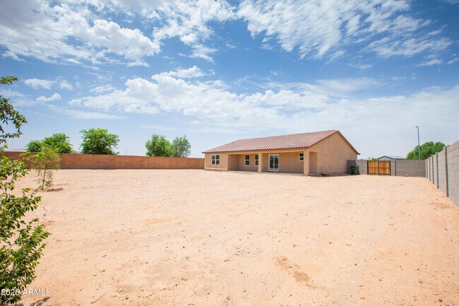 Building Photo - 1441 E Tuscany St