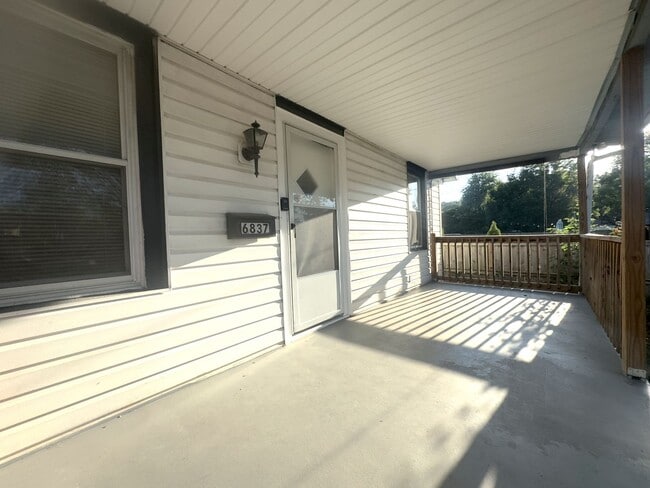 Building Photo - Recently Renovated 3-Bedroom Home in South City!