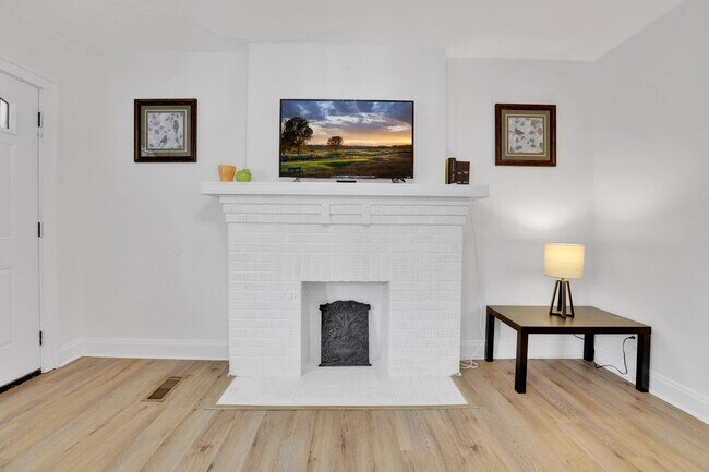 Building Photo - 609 Fairwood Ave