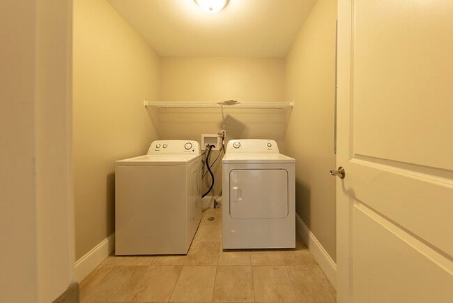 Building Photo - 33 Liberty Ave