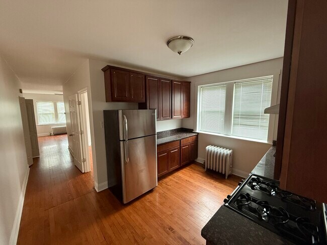 Building Photo - 5521 W Farragut Ave