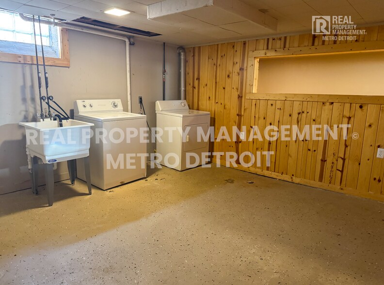 Building Photo - 19645 Woodmont St