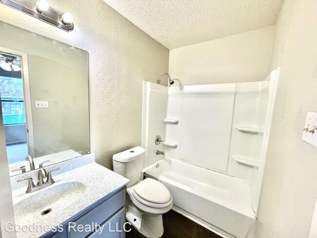 Building Photo - 2 br, 2.5 bath House - 8811 Schick Road C