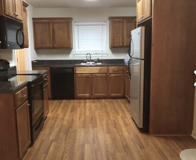 Building Photo - 308 Teakwood Ct